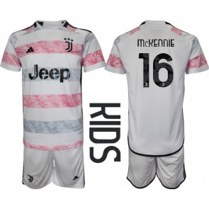 Juventus Weston McKennie #16 Venkovní dres komplet pro Děti 2023-24 Krátkým Rukávem (+ Krátké kalhoty)