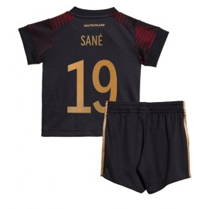 Německo Leroy Sane #19 Venkovní dres komplet pro Děti MS 2022 Krátkým Rukávem (+ Krátké kalhoty)